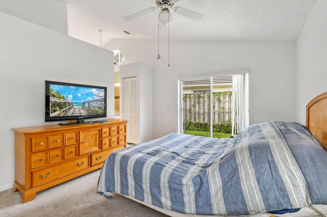 49 Admirals Court, Palm Beach Gardens, FL 33418