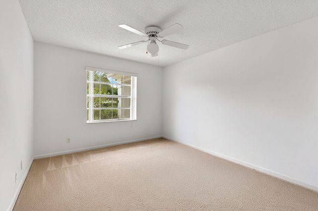 49 Admirals Court, Palm Beach Gardens, FL 33418