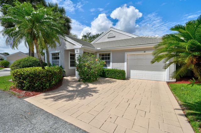 49 Admirals Court, Palm Beach Gardens, FL 33418