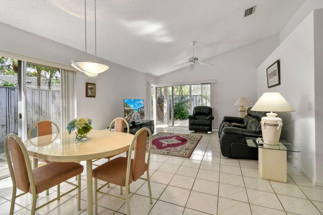 49 Admirals Court, Palm Beach Gardens, FL 33418