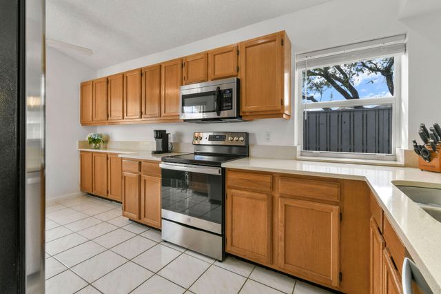 49 Admirals Court, Palm Beach Gardens, FL 33418