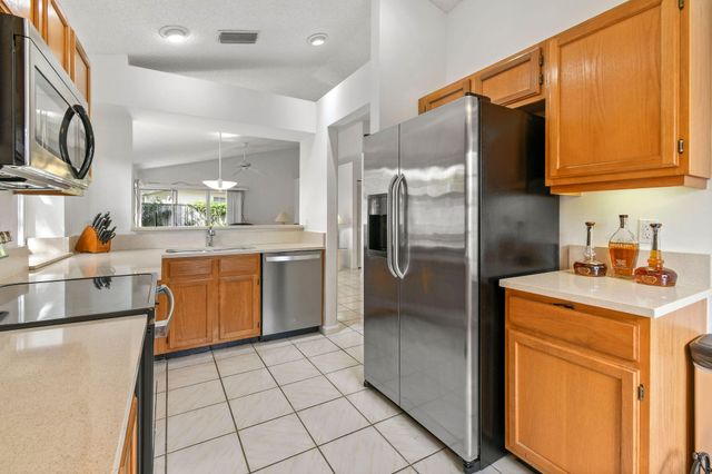 49 Admirals Court, Palm Beach Gardens, FL 33418