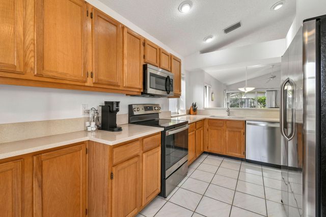 49 Admirals Court, Palm Beach Gardens, FL 33418