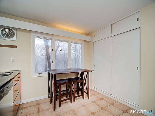 136 Knoll Drive, Hamden, CT 06518