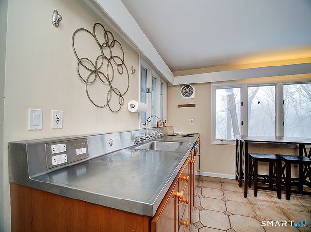 136 Knoll Drive, Hamden, CT 06518