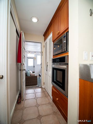 136 Knoll Drive, Hamden, CT 06518