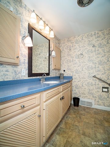 136 Knoll Drive, Hamden, CT 06518