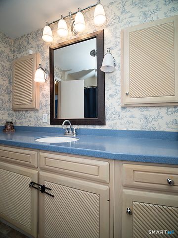 136 Knoll Drive, Hamden, CT 06518