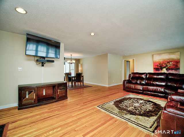 136 Knoll Drive, Hamden, CT 06518