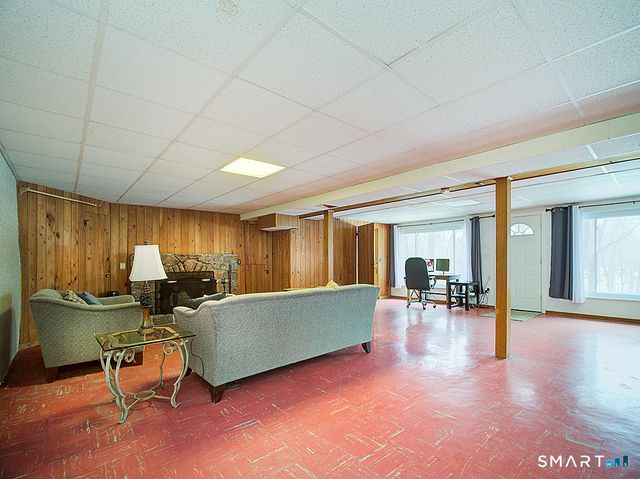 136 Knoll Drive, Hamden, CT 06518