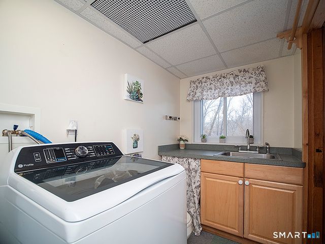 136 Knoll Drive, Hamden, CT 06518