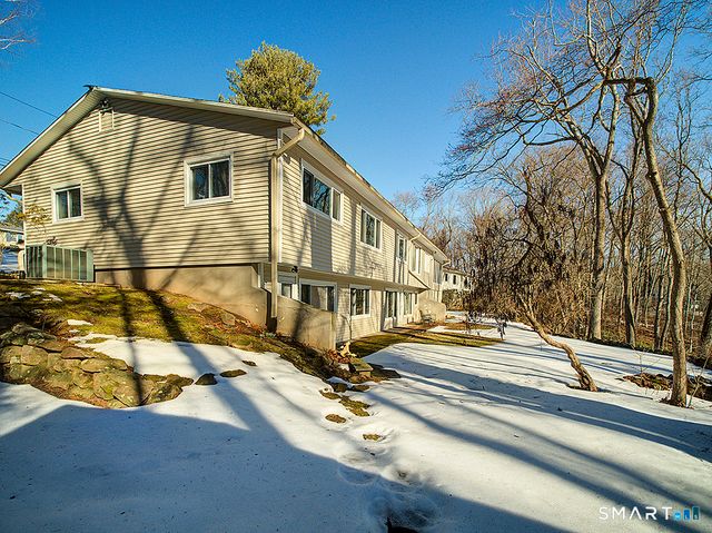 136 Knoll Drive, Hamden, CT 06518