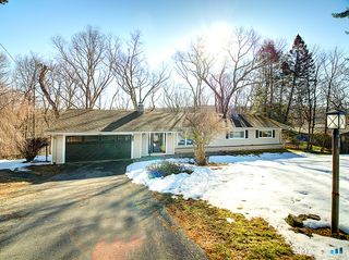 136 Knoll Drive, Hamden, CT 06518