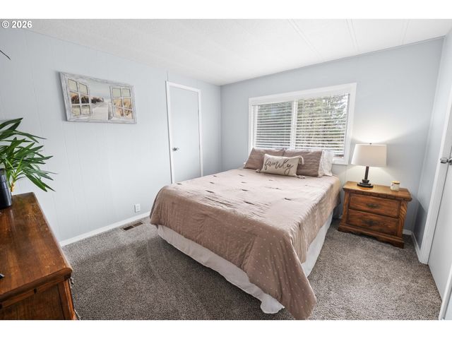 89695 Old Bog Rd, Warrenton, OR 97146