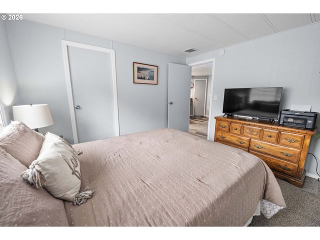 89695 Old Bog Rd, Warrenton, OR 97146