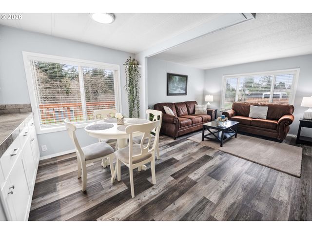 89695 Old Bog Rd, Warrenton, OR 97146