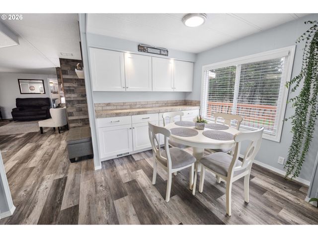 89695 Old Bog Rd, Warrenton, OR 97146