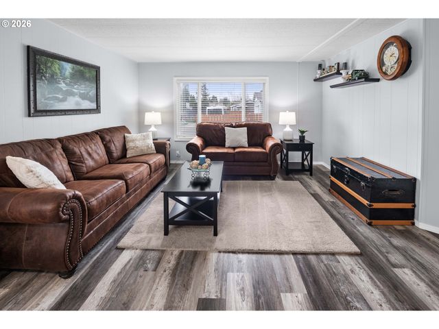 89695 Old Bog Rd, Warrenton, OR 97146