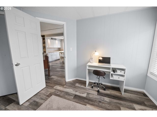 89695 Old Bog Rd, Warrenton, OR 97146