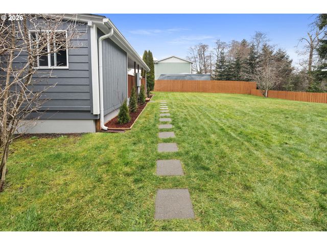 89695 Old Bog Rd, Warrenton, OR 97146