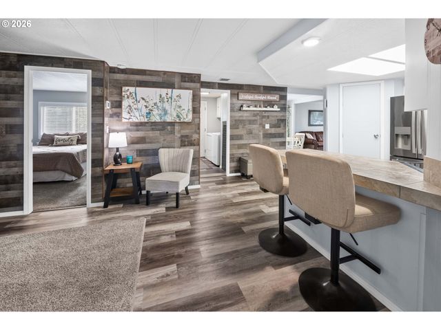 89695 Old Bog Rd, Warrenton, OR 97146