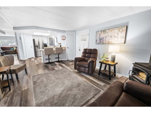 89695 Old Bog Rd, Warrenton, OR 97146