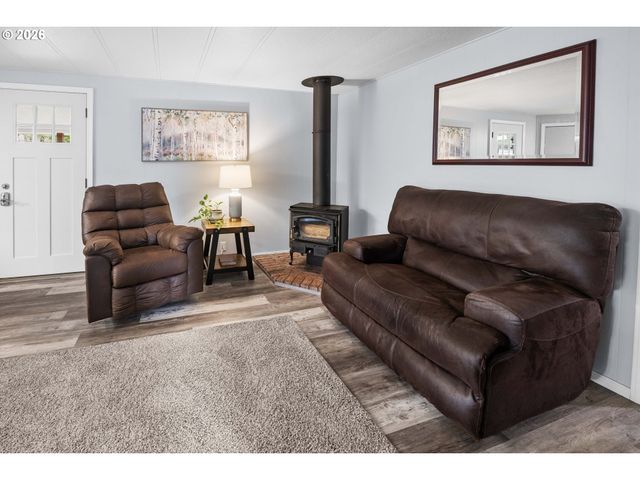 89695 Old Bog Rd, Warrenton, OR 97146