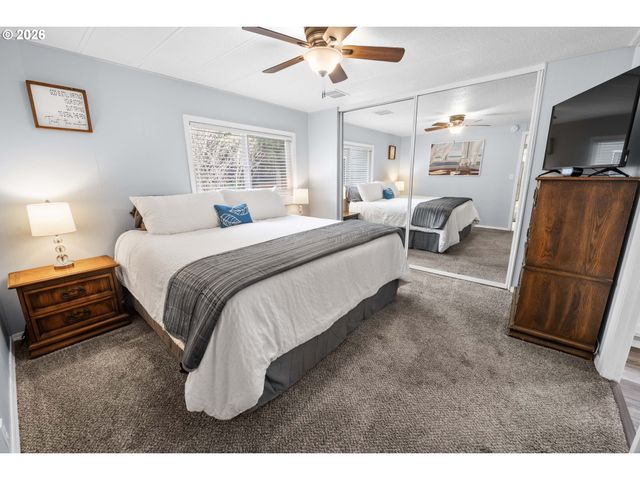 89695 Old Bog Rd, Warrenton, OR 97146