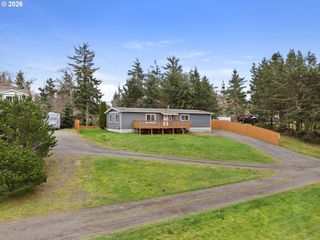 89695 Old Bog Rd, Warrenton, OR 97146