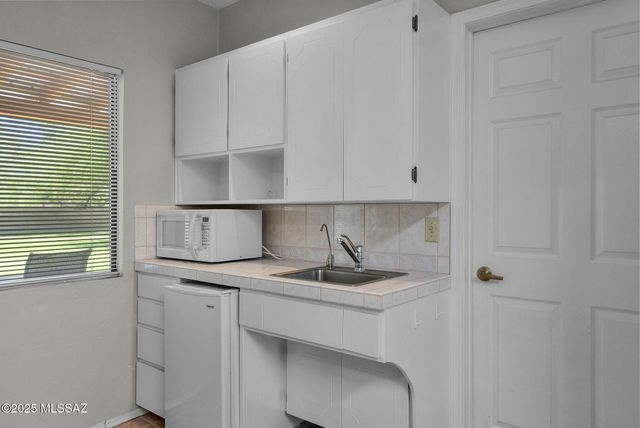 15 Calle Cielito, Tubac, AZ 85646