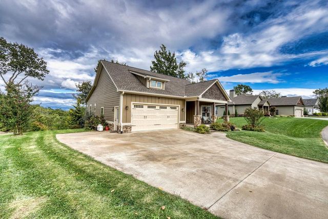 504 Ivy Log Heights Road, Young Harris, GA 30582