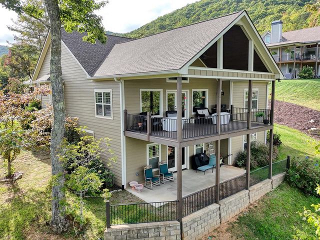 504 Ivy Log Heights Road, Young Harris, GA 30582