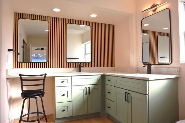 3530 25TH AVENUE N, St Petersburg, FL 33713