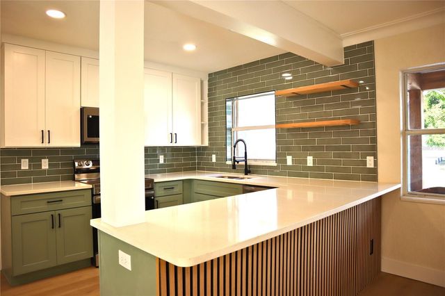 3530 25TH AVENUE N, St Petersburg, FL 33713