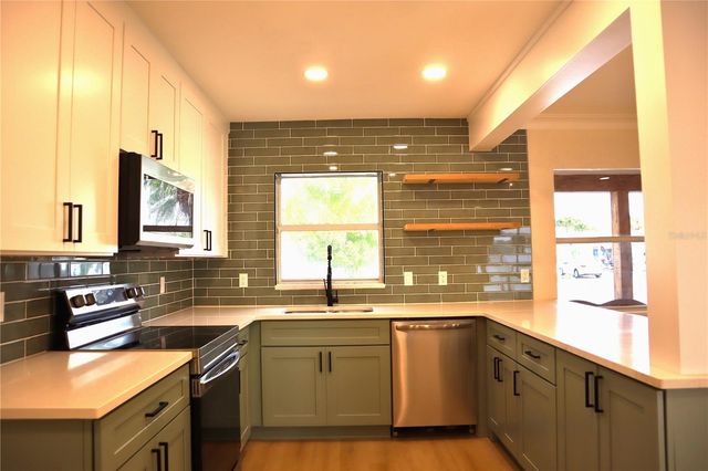 3530 25TH AVENUE N, St Petersburg, FL 33713