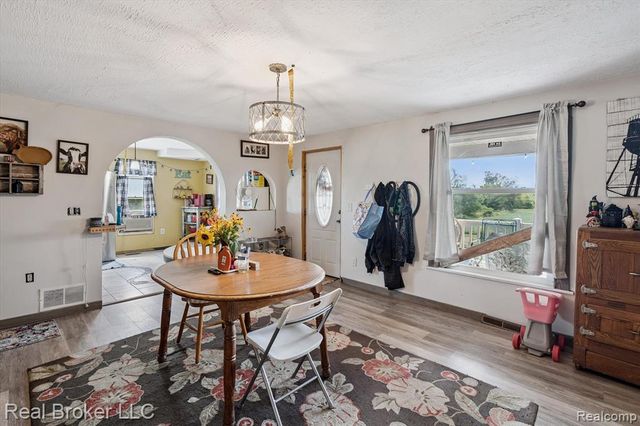 8100 Valley Highway, Vermontville, MI 49096