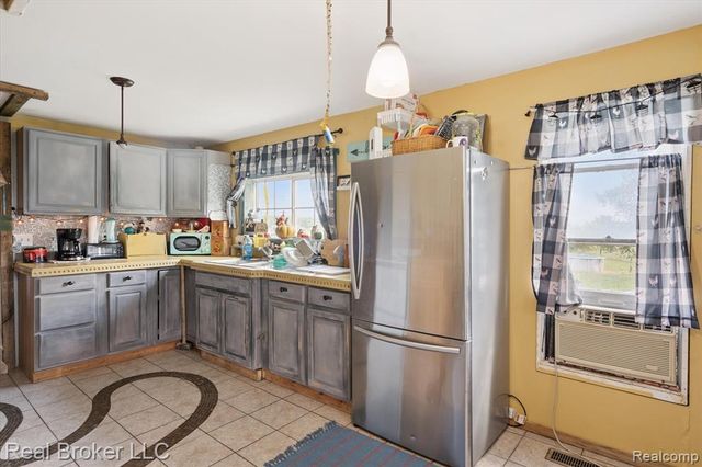 8100 Valley Highway, Vermontville, MI 49096