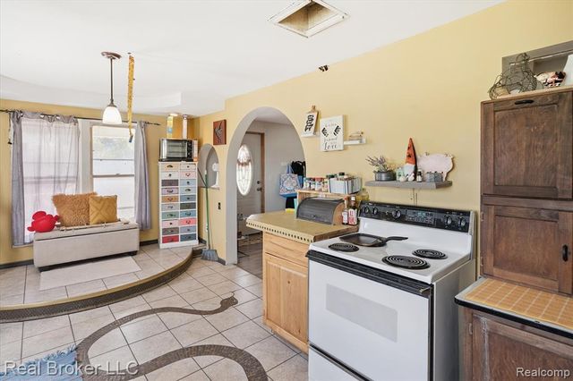 8100 Valley Highway, Vermontville, MI 49096