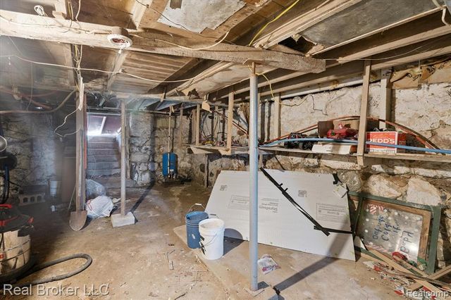 8100 Valley Highway, Vermontville, MI 49096