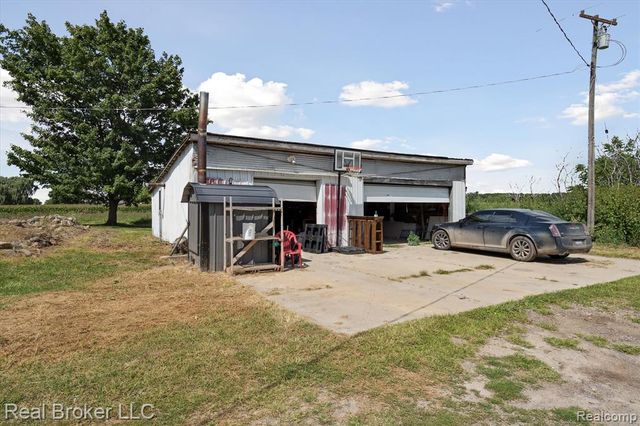 8100 Valley Highway, Vermontville, MI 49096
