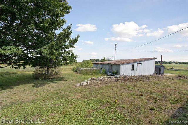 8100 Valley Highway, Vermontville, MI 49096