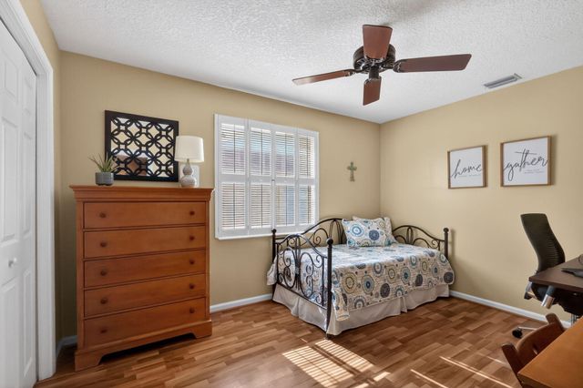 560 Juniper Place, Wellington, FL 33414