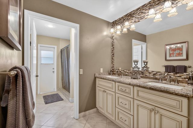 560 Juniper Place, Wellington, FL 33414