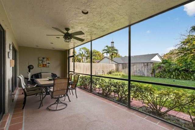 560 Juniper Place, Wellington, FL 33414