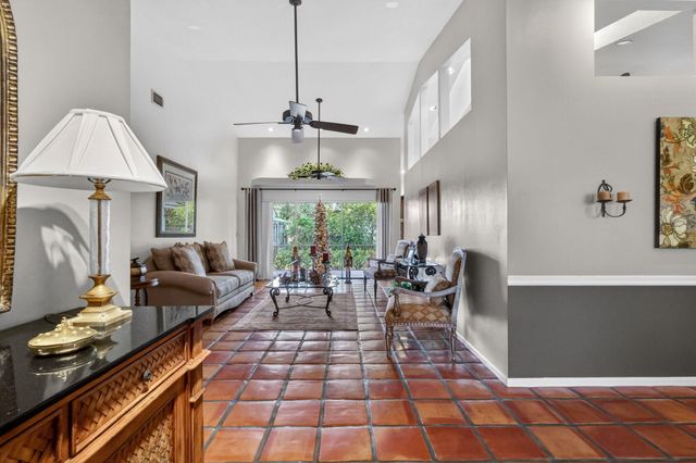 560 Juniper Place, Wellington, FL 33414