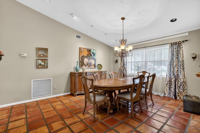 560 Juniper Place, Wellington, FL 33414