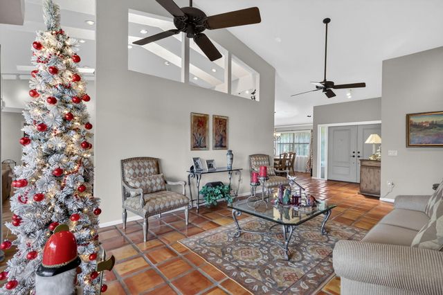 560 Juniper Place, Wellington, FL 33414