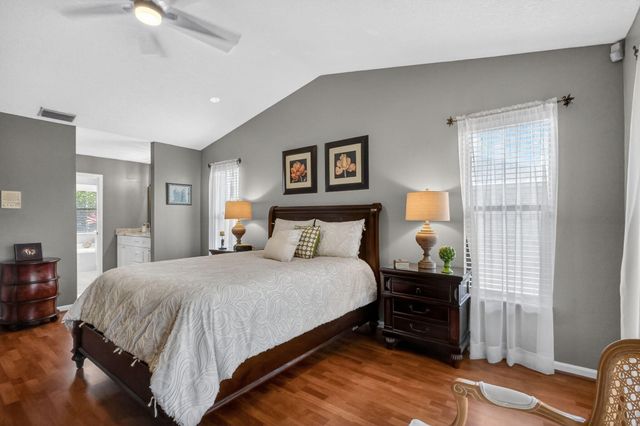 560 Juniper Place, Wellington, FL 33414