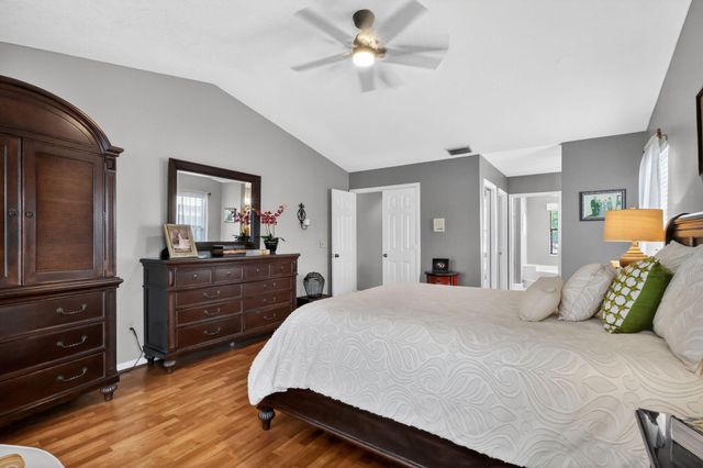 560 Juniper Place, Wellington, FL 33414