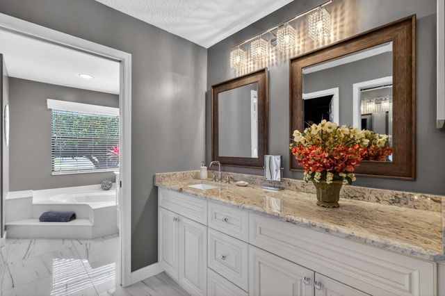 560 Juniper Place, Wellington, FL 33414